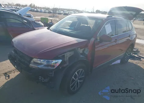 2021 Volkswagen Tiguan 2.0T Se/2.0T Se R-Line Black/2.0T Sel z USA, uszkodzony, nr VIN 3VV3B7AX1MM086600